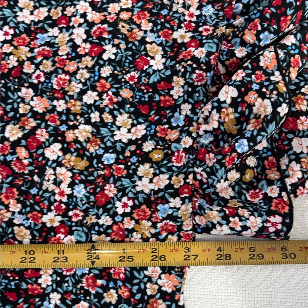 💜Floral Ruffle Sleeve Blouse in Black/Multi - Picture 4 of 10